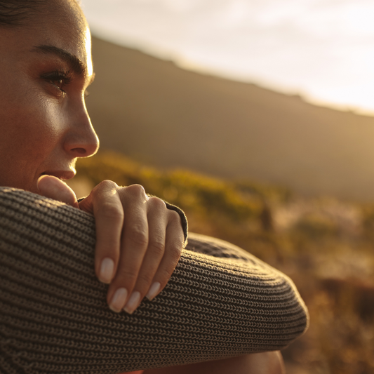 Embrace | Bianco Latte Type